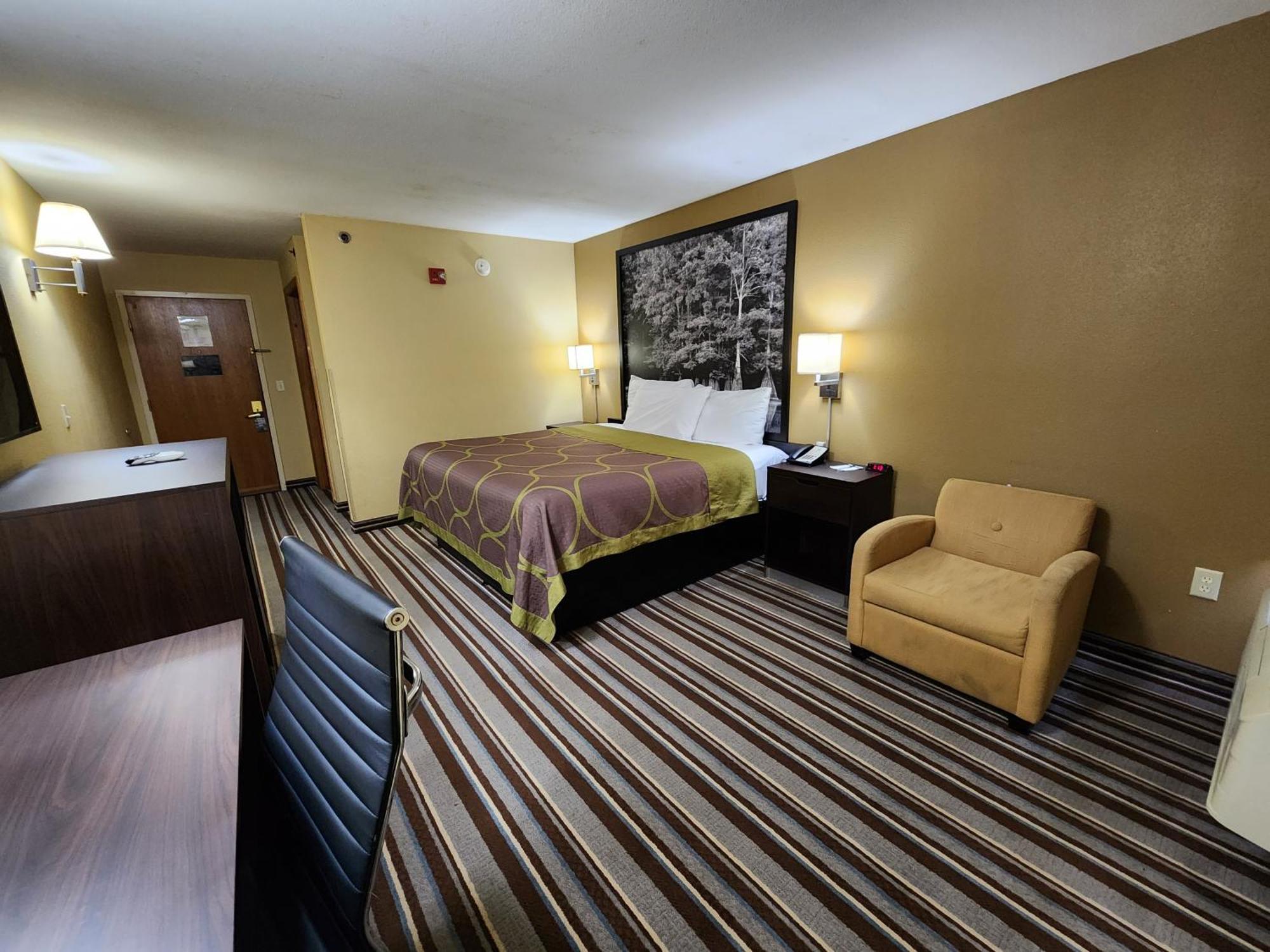 Super 8 By Wyndham Pine Bluff