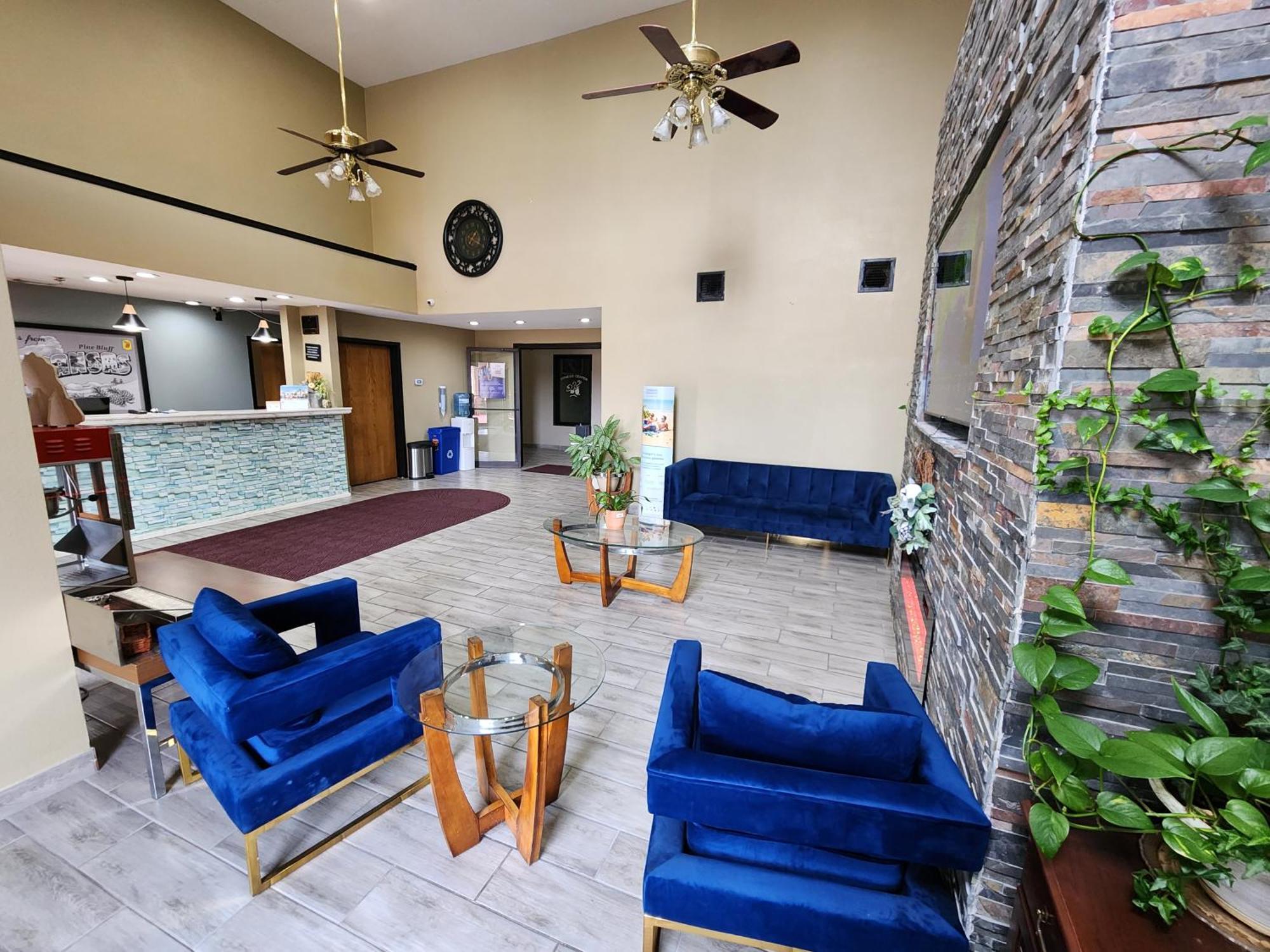 Super 8 By Wyndham Pine Bluff